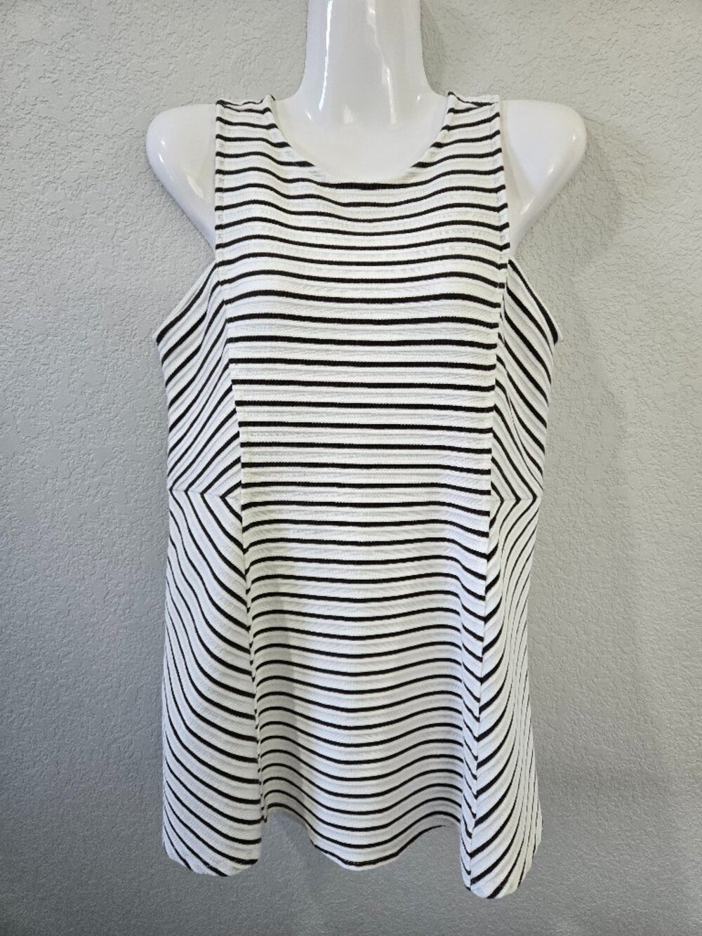 A Pea in the Pod Ribbed Striped Sleeveless Top (Maternity) | Size Small